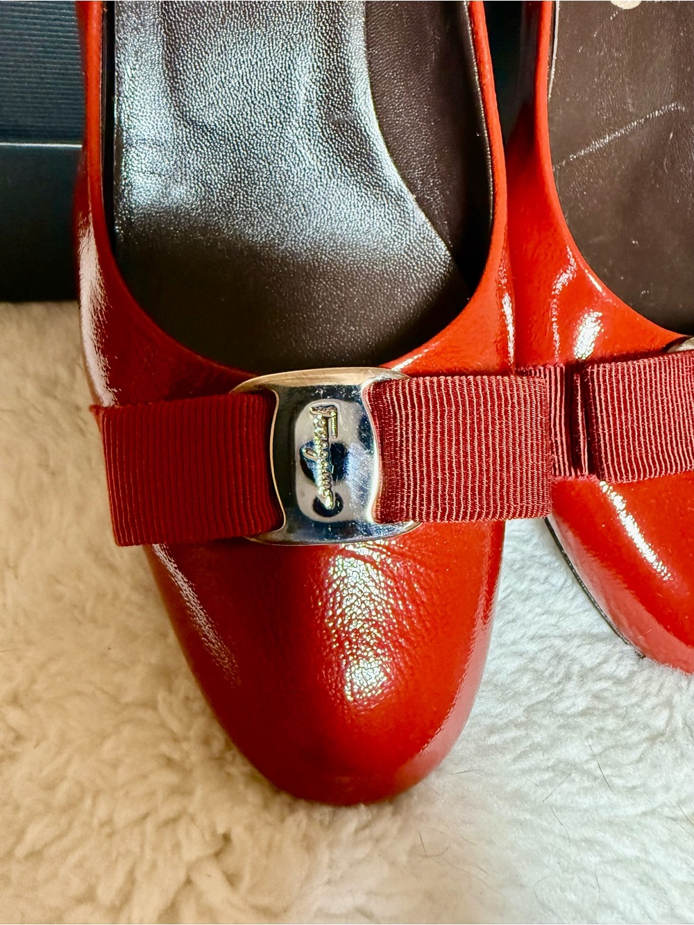 Salvatore Ferragamo Red Patent Vara Bow Mid Heel Pump Like New, Great Condition! - Picture 3 of 9